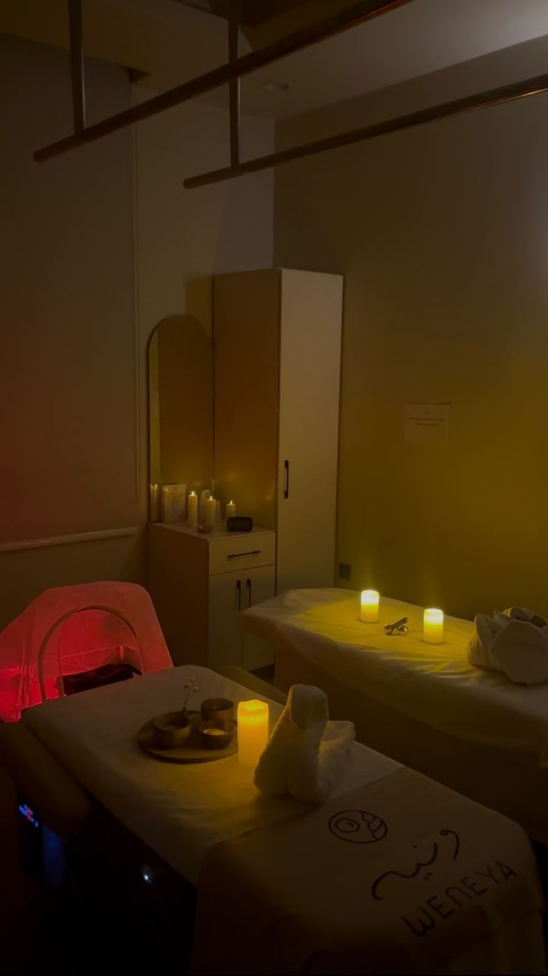 The candlelit head spa room